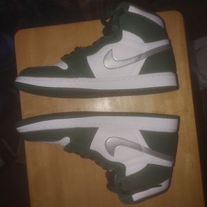 Nike Air Jordan 1 Gorge Green size 9.5m